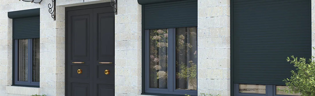 Comment habiller une fenêtre avec un coffre de volet roulant ?